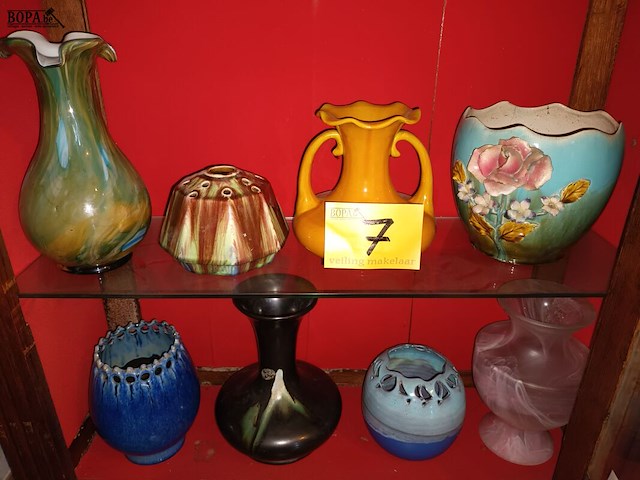 Lot 7 - vazen en bloempot. 8 stuks - afbeelding 1 van  5