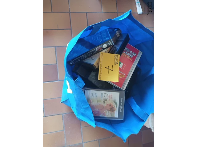 Lot 7 - video cassettes - afbeelding 1 van  3