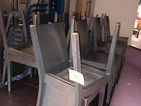 Lot 70 - houten stoelen. 31 stuks - afbeelding 2 van  3