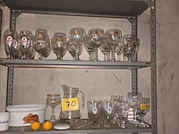 Lot 70 - huisraad. inhoud rek - afbeelding 2 van  5
