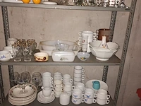 Lot 70 - huisraad. inhoud rek - afbeelding 3 van  5
