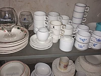 Lot 70 - huisraad. inhoud rek - afbeelding 4 van  5
