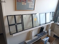 Lot 70 - lijsten en stalen - afbeelding 2 van  4