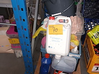 Lot 70 - lot poetsmateriaal - afbeelding 1 van  5