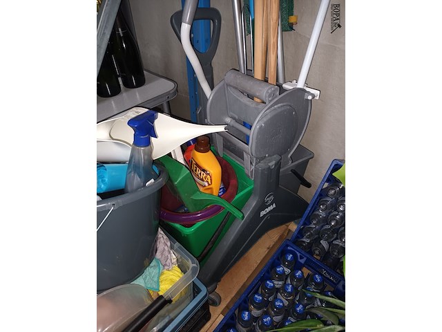 Lot 70 - lot poetsmateriaal - afbeelding 3 van  5