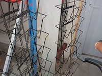 Lot 70 - metalen wandrekjes. 9 stuks - afbeelding 4 van  4