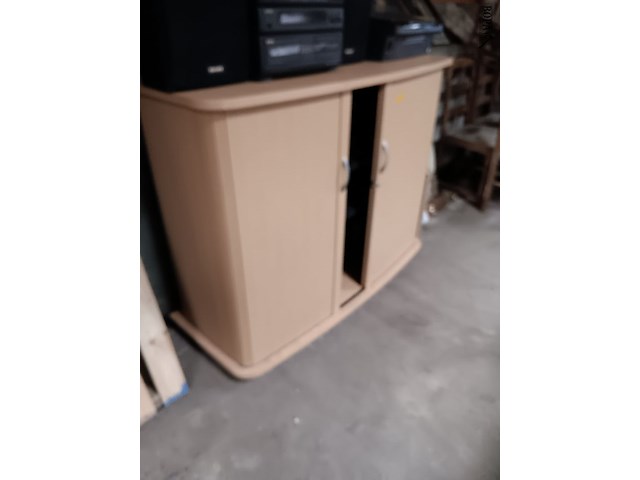 Lot 70 - roldeurkast - afbeelding 1 van  2