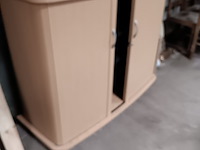 Lot 70 - roldeurkast - afbeelding 1 van  2