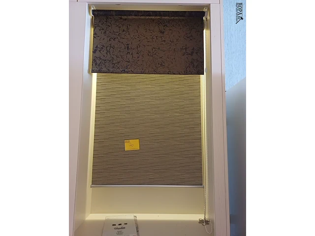 Lot 70 - rolgordijnen. 17 stuks - afbeelding 1 van  10