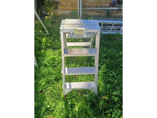 Lot 70 - trapladder petry - afbeelding 2 van  3