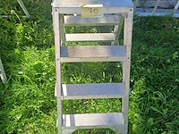 Lot 70 - trapladder petry - afbeelding 2 van  3