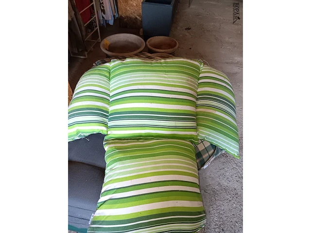 Lot 70 - tuinkussens en tent - afbeelding 4 van  4