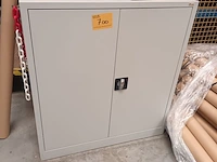Lot 700 - metalen dossierkast - afbeelding 1 van  4