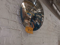 Lot 701 - bolle spiegel - afbeelding 1 van  2