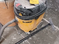 Lot 701 - stofzuiger dewalt - afbeelding 1 van  3