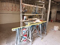 Lot 702 - inhoud spuitcabine - afbeelding 2 van  6