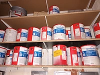 Lot 703 - verven, producten en verfpompen - afbeelding 1 van  5