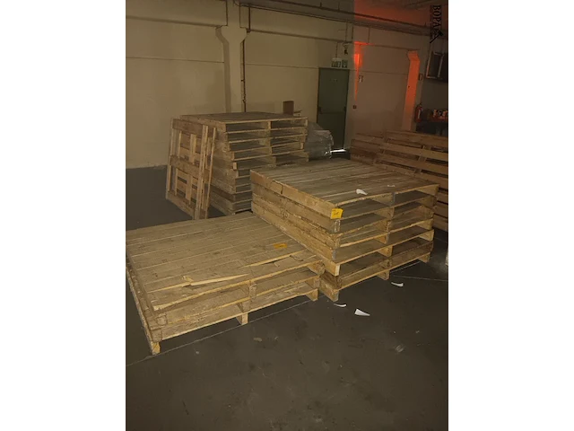 Lot 705 - palletten - afbeelding 2 van  3