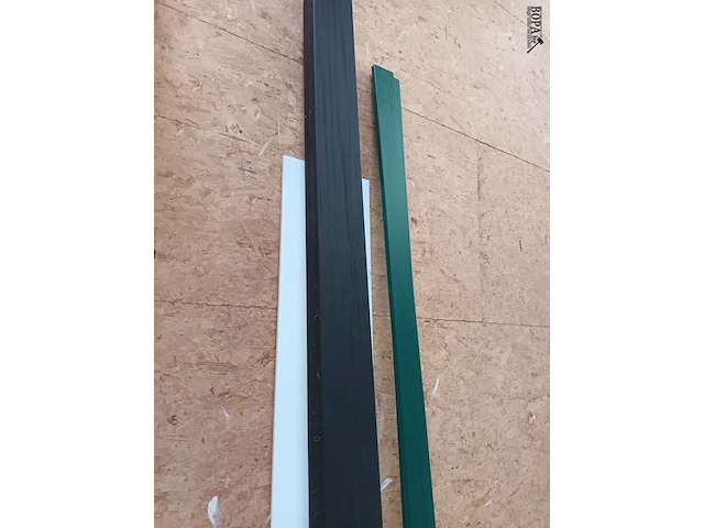 Lot 705 - plinten - afbeelding 5 van  5