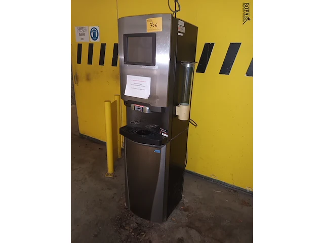 Lot 706 - koffie automaat - afbeelding 1 van  3