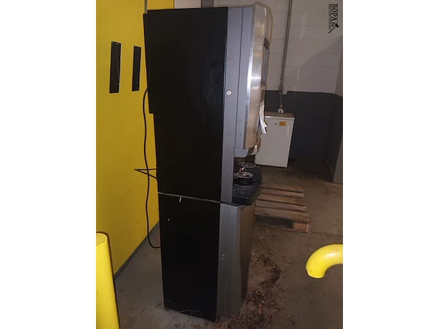 Lot 706 - koffie automaat - afbeelding 3 van  3