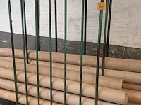 Lot 707 - metalen transportkar met inhoud - afbeelding 1 van  3
