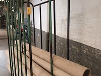Lot 707 - metalen transportkar met inhoud - afbeelding 2 van  3