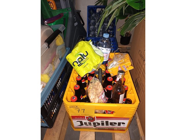 Lot 71 - bier, water en leeggoed - afbeelding 1 van  3