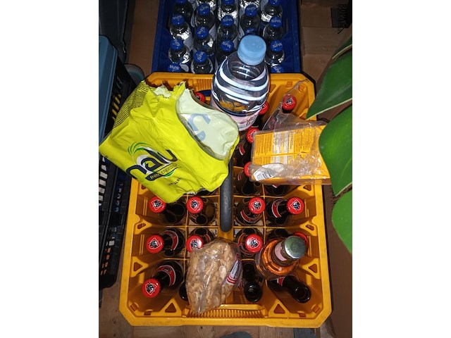 Lot 71 - bier, water en leeggoed - afbeelding 3 van  3