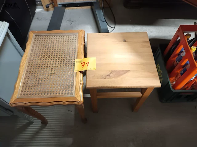 Lot 71 - bijzettafeltje. 2 stuks - afbeelding 1 van  3