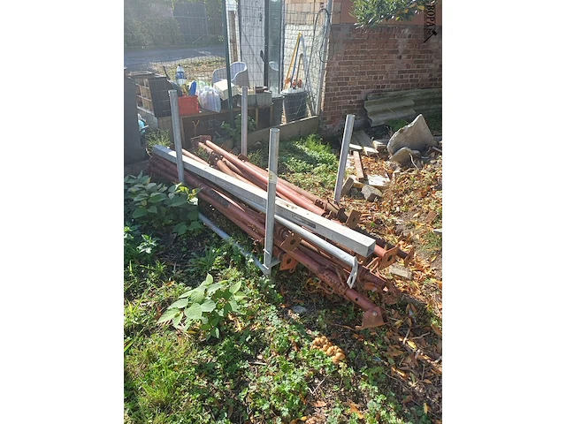 Lot 71 - bouwschoren in stapeljuk - afbeelding 1 van  3