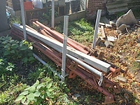 Lot 71 - bouwschoren in stapeljuk - afbeelding 1 van  3