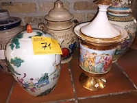 Lot 71 - dekselvaas. 5 stuks - afbeelding 3 van  4