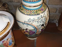 Lot 71 - dekselvaas. 5 stuks - afbeelding 4 van  4