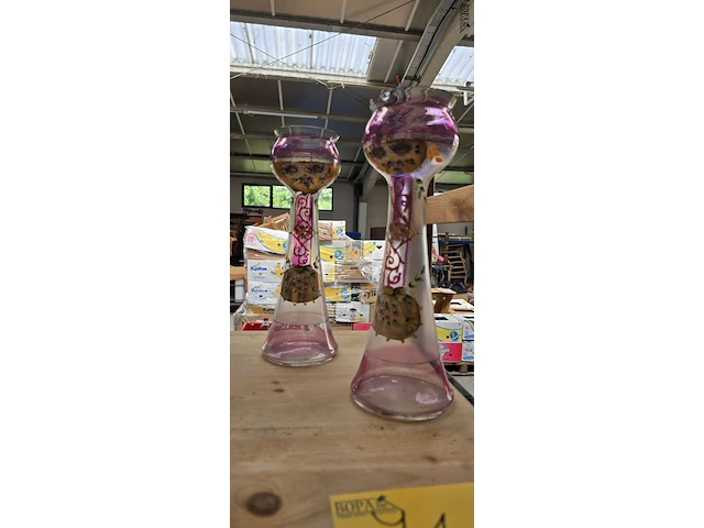 Lot 71 - glazen gekleurde vazen 4 stuks - afbeelding 6 van  8