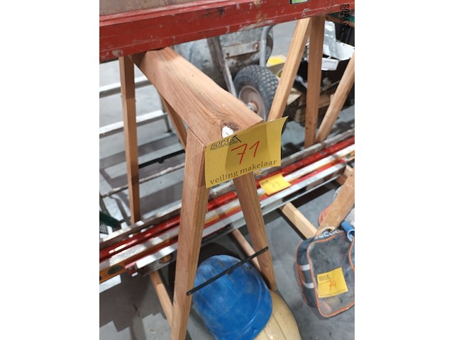 Lot 71 - houten schraag. 4 stuks - afbeelding 3 van  3