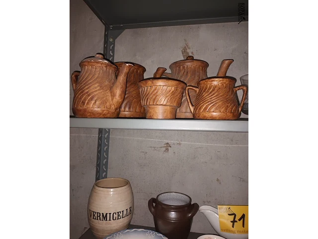 Lot 71 - huisraad. inhoud rek - afbeelding 2 van  6