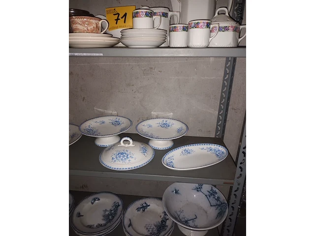 Lot 71 - huisraad. inhoud rek - afbeelding 4 van  6