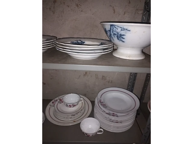 Lot 71 - huisraad. inhoud rek - afbeelding 6 van  6