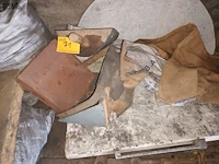 Lot 71 - kolen en scheppen - afbeelding 3 van  3