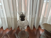 Lot 71 - olielamp in glas - afbeelding 1 van  3