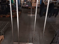 Lot 71 - rvs kledingrek. 2 stuks - afbeelding 1 van  3