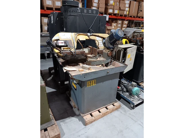 Lot 71 - semi-automatische metaalbandzaagmachine - afbeelding 1 van  9