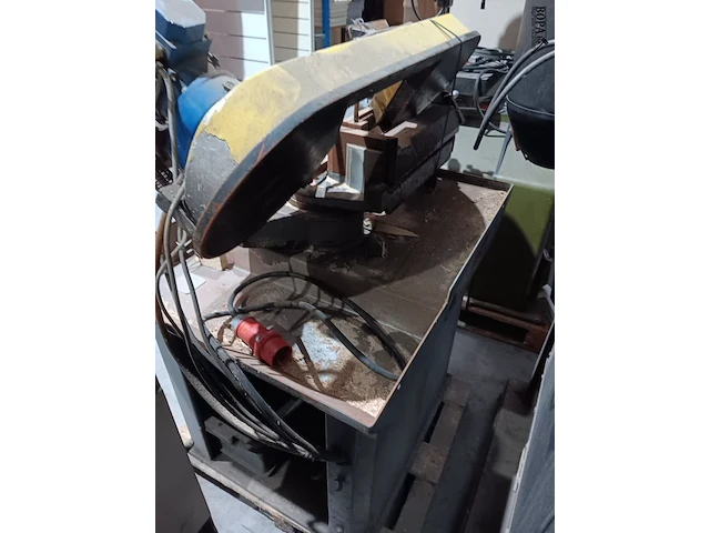 Lot 71 - semi-automatische metaalbandzaagmachine - afbeelding 9 van  9