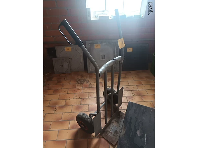 Lot 71 - steekwagen en meubelkar - afbeelding 2 van  5