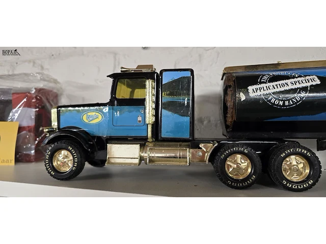 Lot 71 - vrachtwagen bandag schaal 1:43 - afbeelding 2 van  3