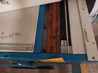 Lot 710 - snijtafel met inhoud - afbeelding 3 van  4