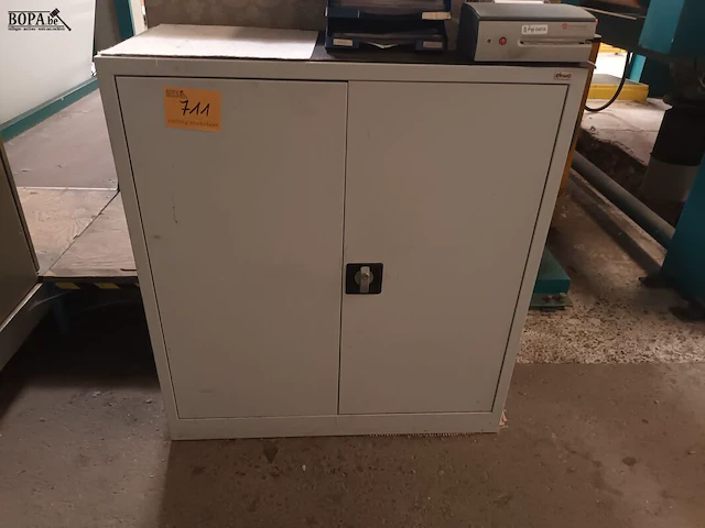 Lot 711 - metalen dossierkast - afbeelding 1 van  3