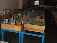 Lot 711 - metalen onderstel met fichebakken. 2 stuks - afbeelding 1 van  3