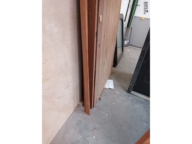 Lot 712 - houten deur met deurijst - afbeelding 3 van  3